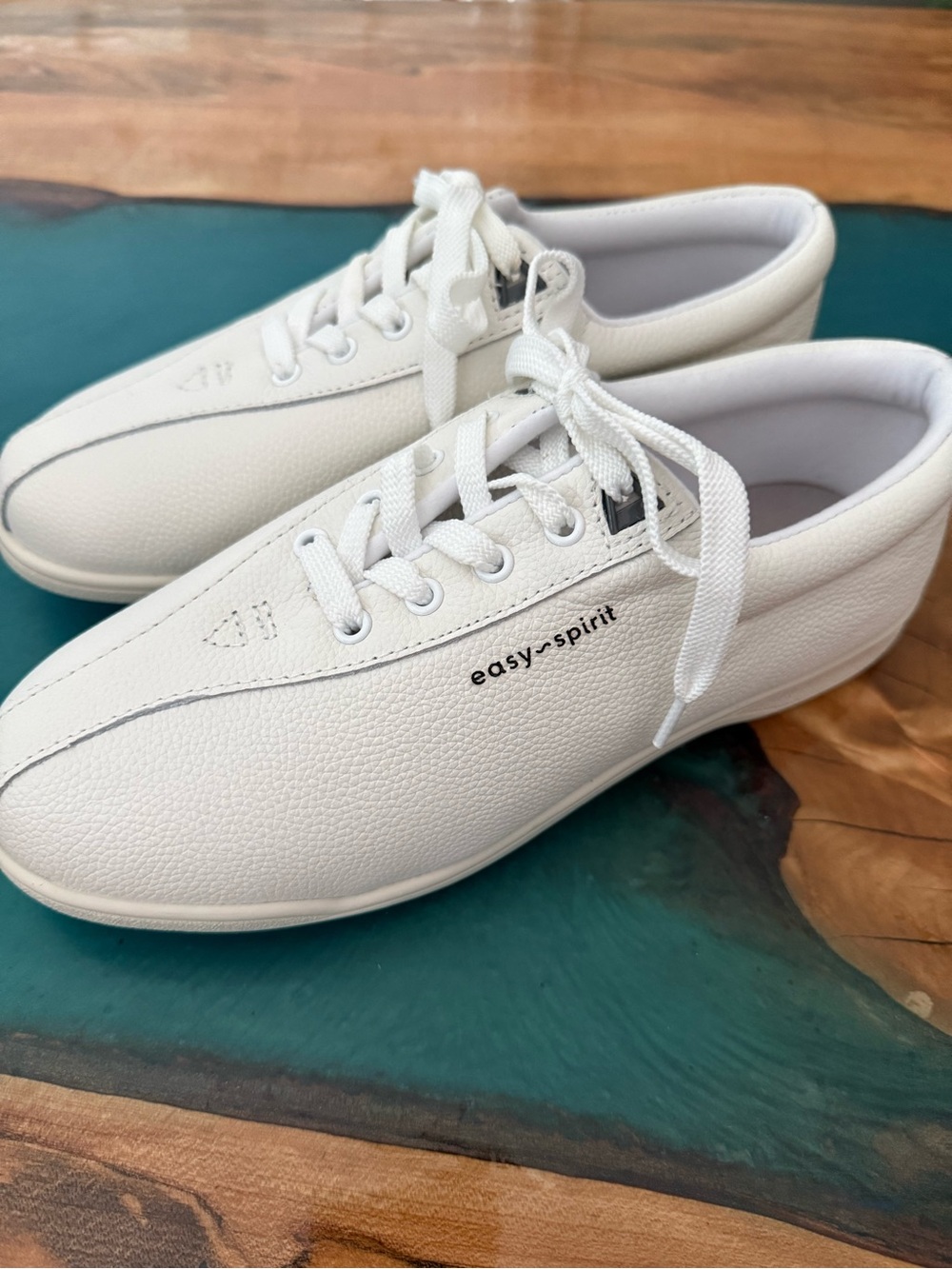 Easy Spirit White Lace-Up Casual Comfort Sneaker